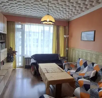 Снимка 2 — Тристаен апартамент с тераса в Света Троица, София