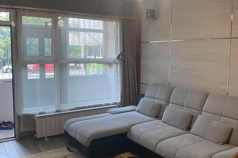 Двустаен апартамент с два балкона в Света Троица, София