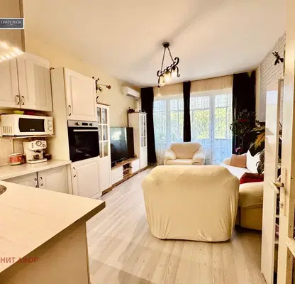 Photo 2 — Three-room apartment with 3 separate rooms in Svoboda, Sofia