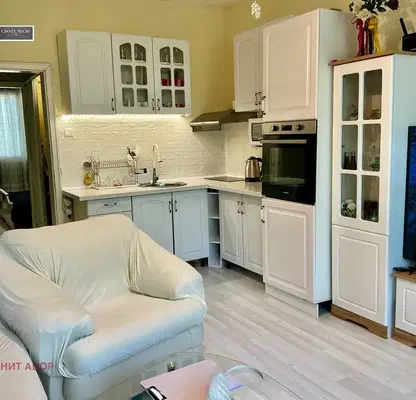 Photo 3 — Three-room apartment with 3 separate rooms in Svoboda, Sofia