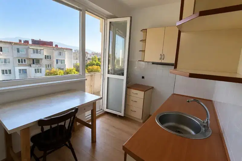 Three-room apartment with south aspect in Svoboda district, Sofia