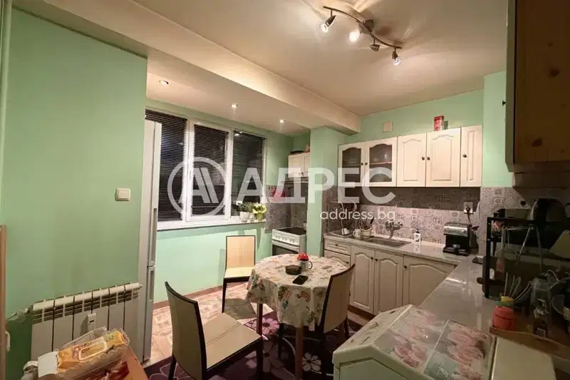 3-bedroom apartment in Sofiya, Tolstoi