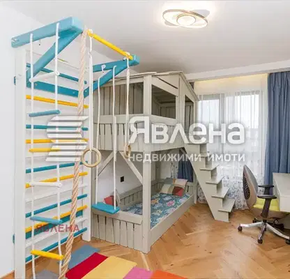 Снимка 2 — Тристаен апартамент в София, Витоша с две бани и балкони