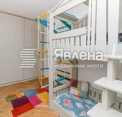 Снимка 3 — Тристаен апартамент в София, Витоша с две бани и балкони