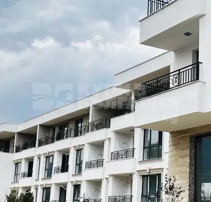 Снимка 2 — Тристаен апартамент с голяма тераса в кв. Витоша, София