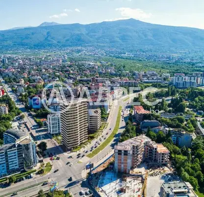 Снимка 2 — Тристаен апартамент с големи прозорци в кв. Витоша, София