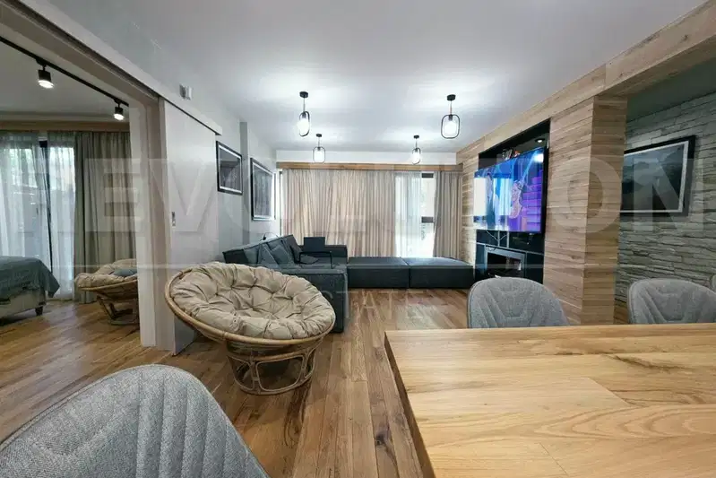 Three-room apartment with yard and parking spaces in Vitosha, Sofia