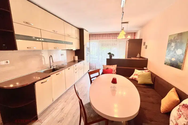 Spacious 4-room apartment with 3 bedrooms in Vrabnitsa 2