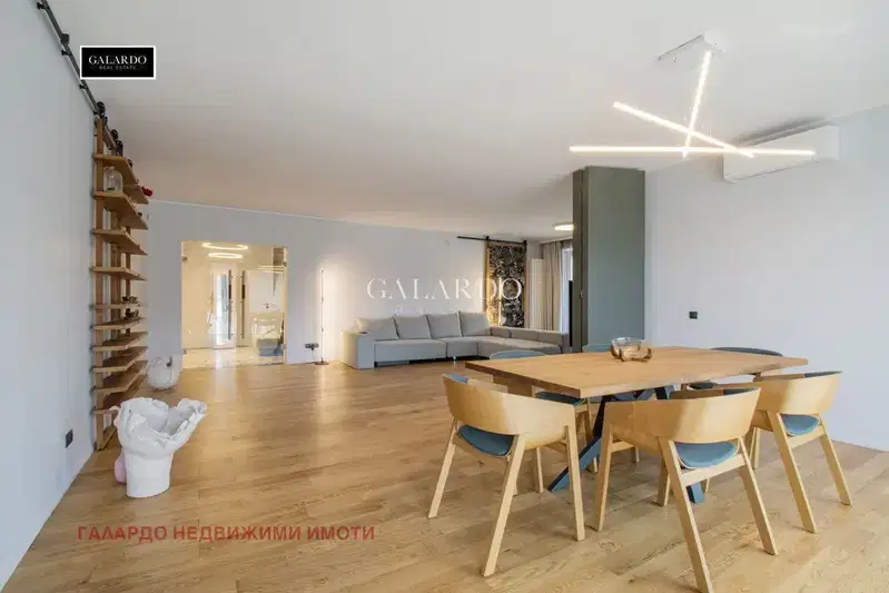 Spacious 4-room apartment in Yavorov with two terraces