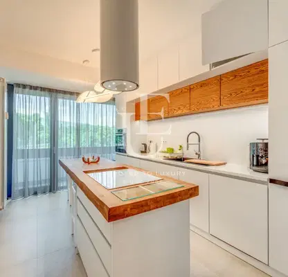 Photo 4 — Four-room apartment in Yavorov with large living room
