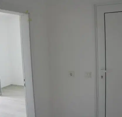 Снимка 2 — Тристаен апартамент с панорамна гледка в Зона Б-18, София