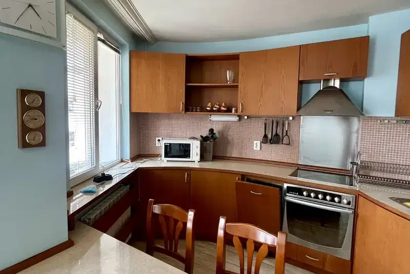 Spacious 2-room apartment in Zona B-18 with garage