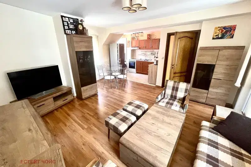 Three-room apartment in Zona B-5, Sofia with terrace