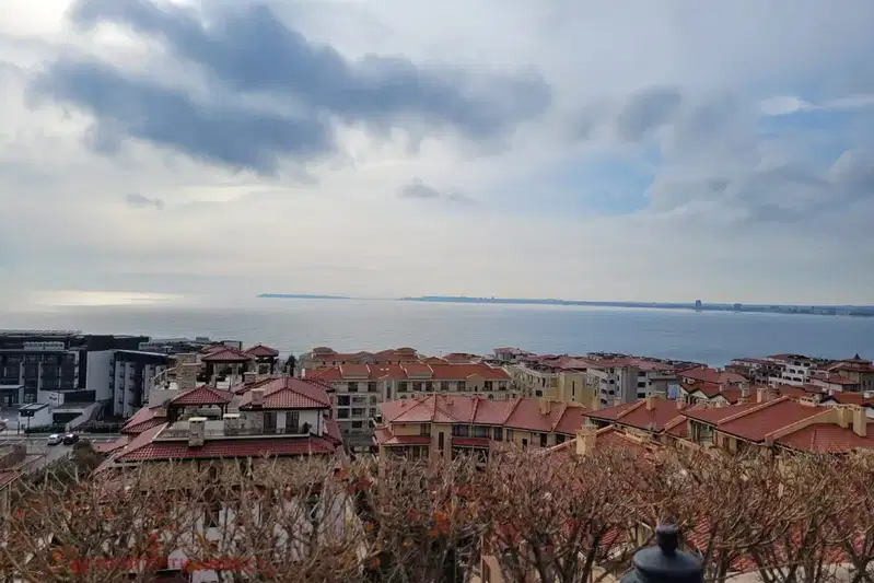 Многостаен мезонет с панорамна гледка в Свети Влас