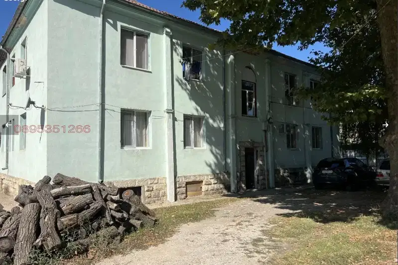 Двустаен апартамент в центъра на гр. Тервел с маза