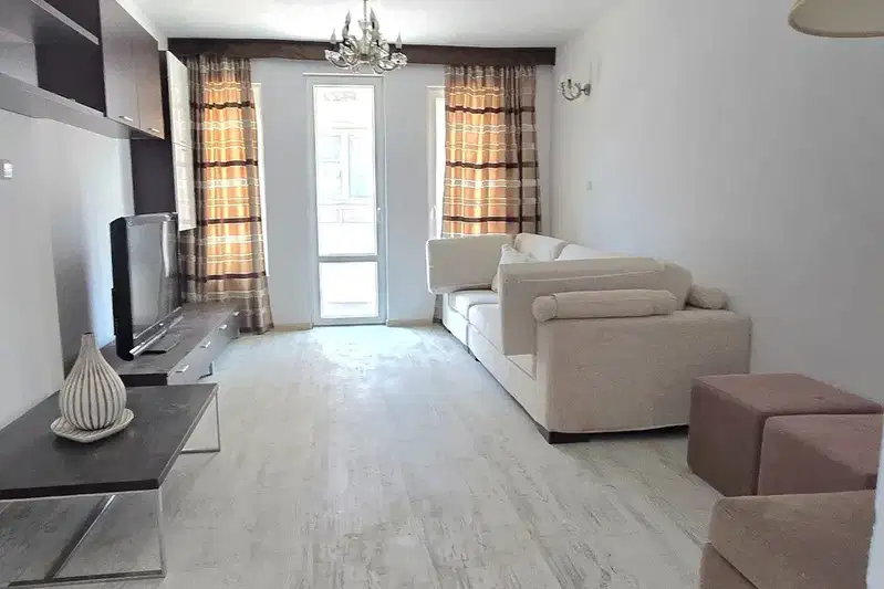 4-bedroom apartment in Tyrgovishte, Centyr