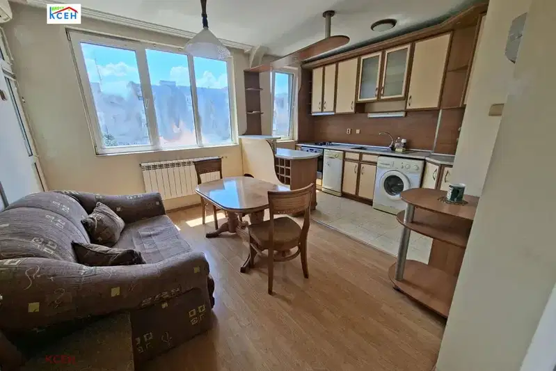 4-bedroom apartment in Tyrgovishte, Varosha