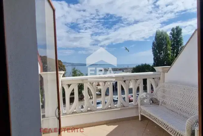 Двустаен мезонет с голяма тераса и морска гледка в Аспарухово