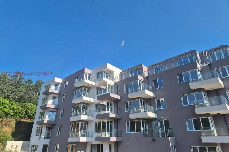 Двустаен апартамент в Аспарухово, Варна с паркомясто