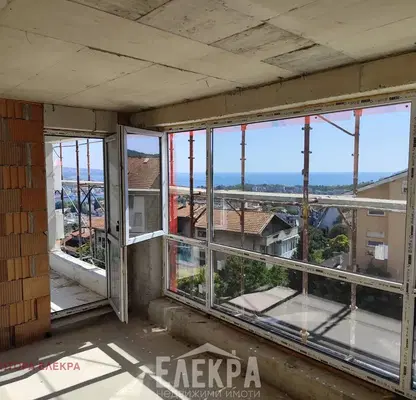 Снимка 2 — Тристаен апартамент с морска панорама в Аспарухово, Варна