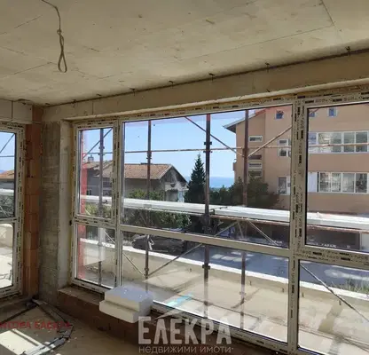 Снимка 2 — Тристаен апартамент с двор и панорама в Аспарухово, Варна