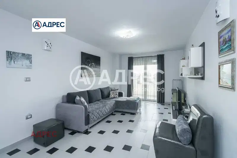 Тристаен апартамент с паркомясто в Базар Левски, Варна