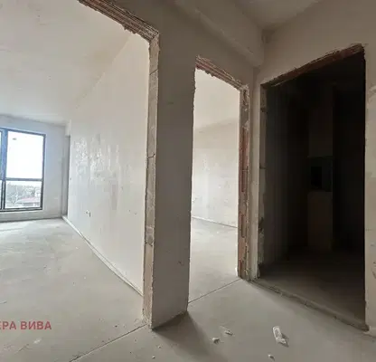 Снимка 3 — Двустаен апартамент с частична морска панорама в Бриз, Варна