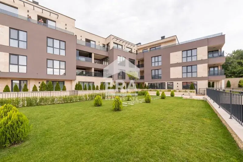 Three-room apartment with large rooms in Briz, Varna