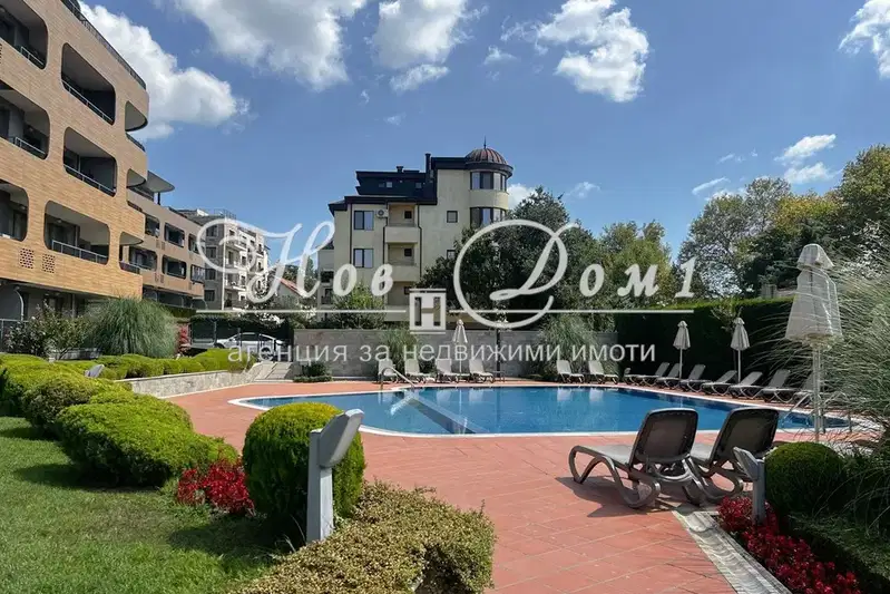 Three-room apartment with terrace in Briz, Varna, gated complex