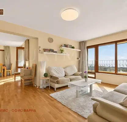 Снимка 3 — Четиристаен апартамент с морска панорама в Бриз, Варна