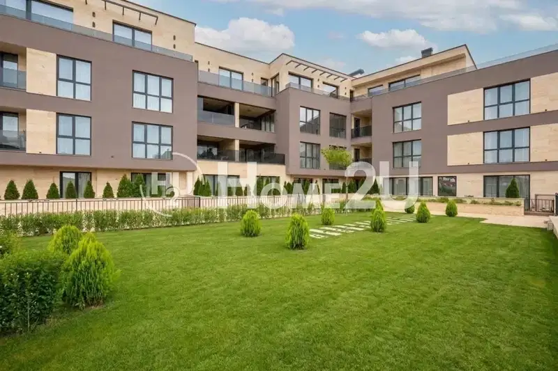Spacious 4-room apartment in Briz, Varna with large areas