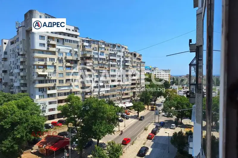 Тристаен апартамент с две тераси в Централна поща, Варна