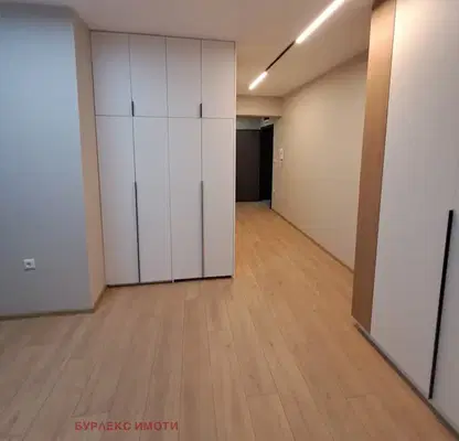 Photo 5 — Three-room apartment with terrace in the centre of Varna