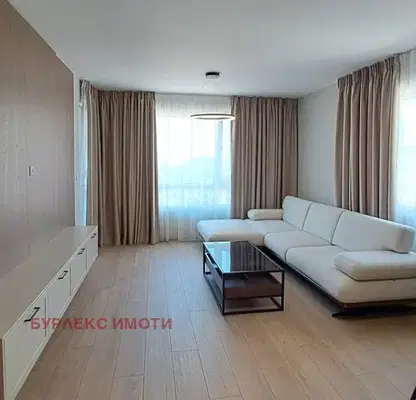 Photo 2 — Three-room apartment with terrace in the centre of Varna