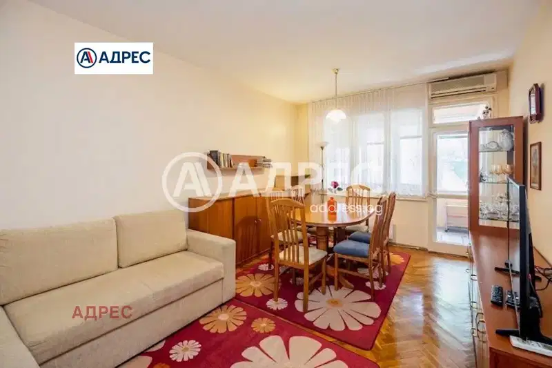 Three-room apartment in Central Post Office, Varna with three terraces