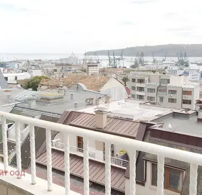 Photo 3 — Three-room apartment with panoramic terrace in Center, Varna