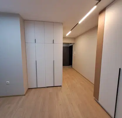 Снимка 5 — Тристаен апартамент в Център, Варна с тераса и асансьор