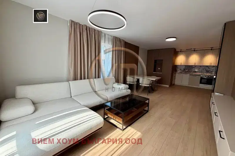 Three-room apartment in Varna Centre with elevator and parking