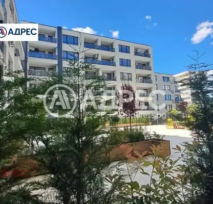 Photo 4 — Three-room apartment with two terraces in the centre of Varna