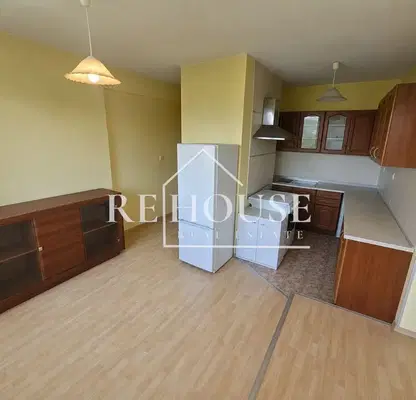 Photo 3 — Spacious 3-room apartment in the centre of Varna with parking