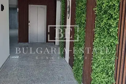 Three-room apartment with two terraces in Ideal Center, Varna