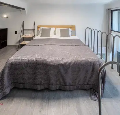 Photo 5 — 3-room apartment in Center, Varna with historic building