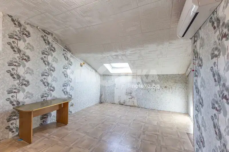 Three-room apartment in Center, Varna with renovation potential