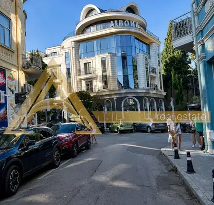 Снимка 5 — Тристаен апартамент в центъра на Варна с тухлено строителство
