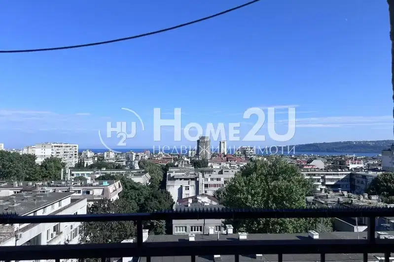 Двустаен апартамент с морска гледка в центъра на Варна