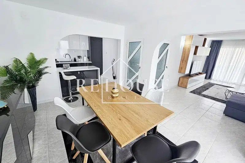 Spacious 3-room apartment with terrace in Center, Varna