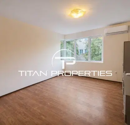 Photo 3 — Three-room apartment with two terraces in the Center of Varna