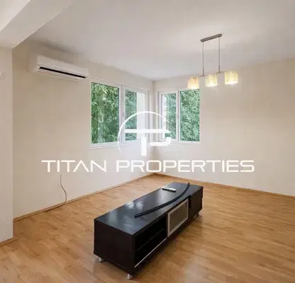 Photo 5 — Three-room apartment with two terraces in the Center of Varna