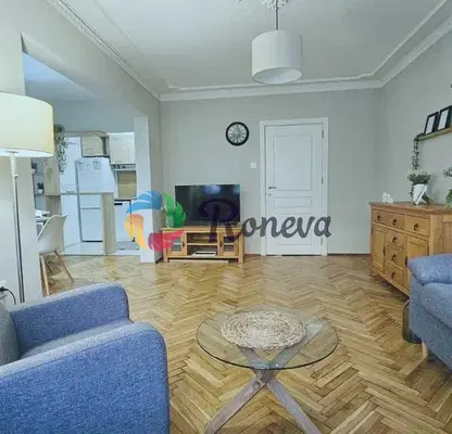 Снимка 2 — Тристаен апартамент с две тераси в центъра на Варна
