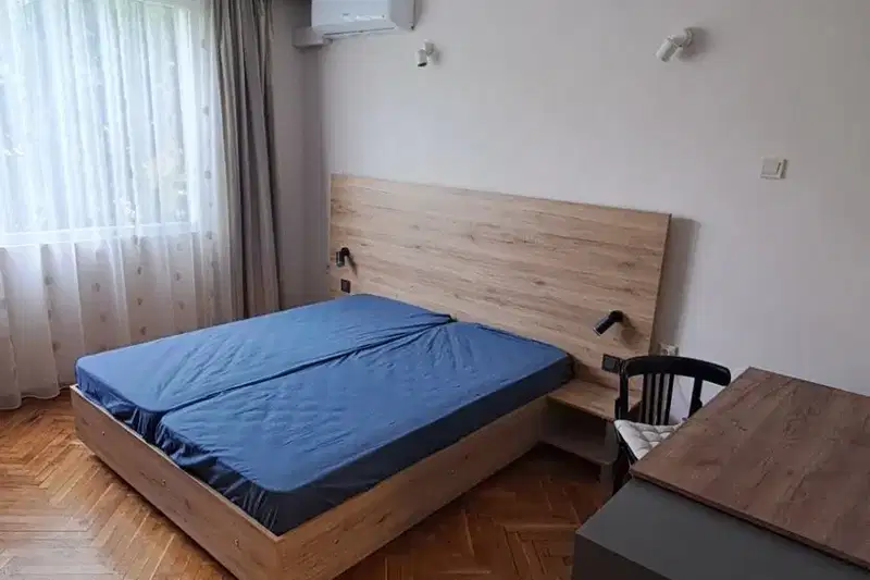Многостаен апартамент с 3 спални в Център, Варна